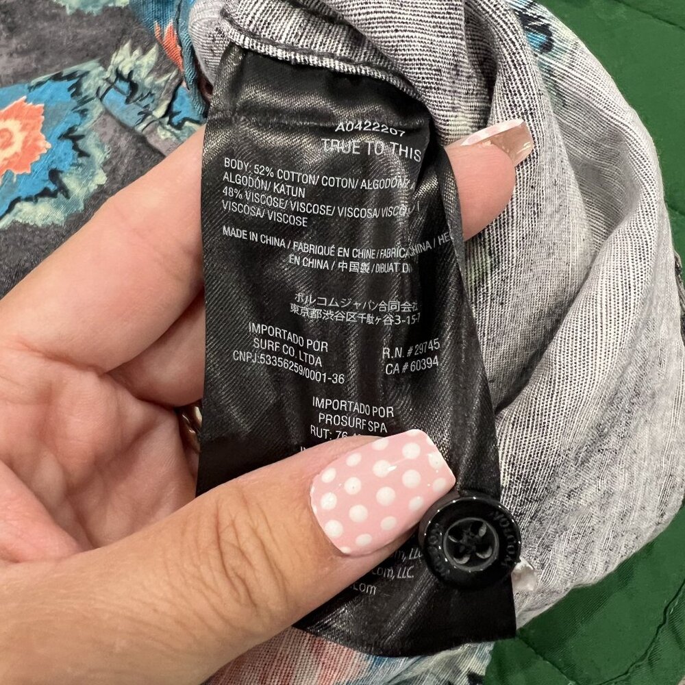 Volcom Mens Small Short Sleeve Button Front Shirt - image 5